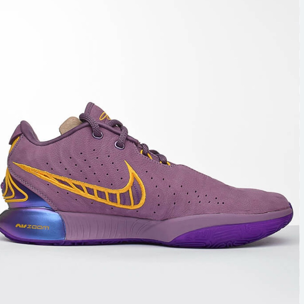 Nike LeBron XXI 21 Freshwater Size 10 Violet Dust University Gold